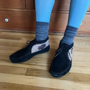 Minnetonka high top moccasin shoes